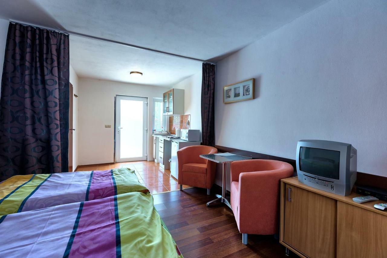 Отель Apartmanovy Dom Red Подгайска Экстерьер фото