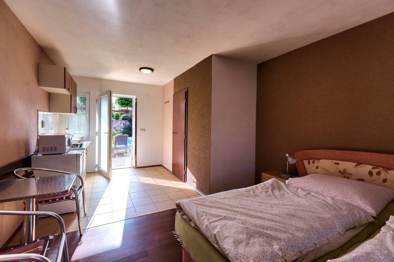 Отель Apartmanovy Dom Red Подгайска Экстерьер фото