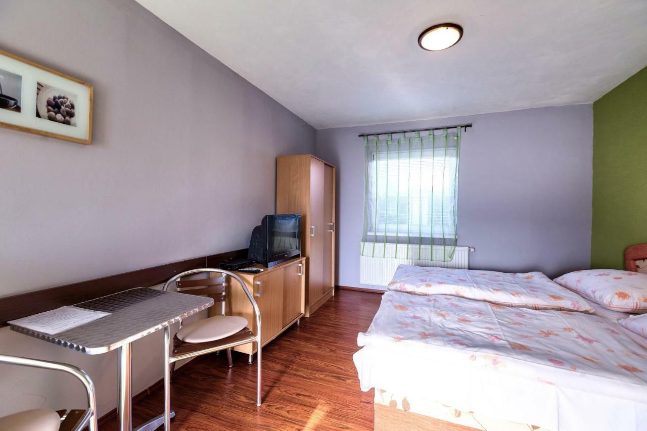 Отель Apartmanovy Dom Red Подгайска Экстерьер фото
