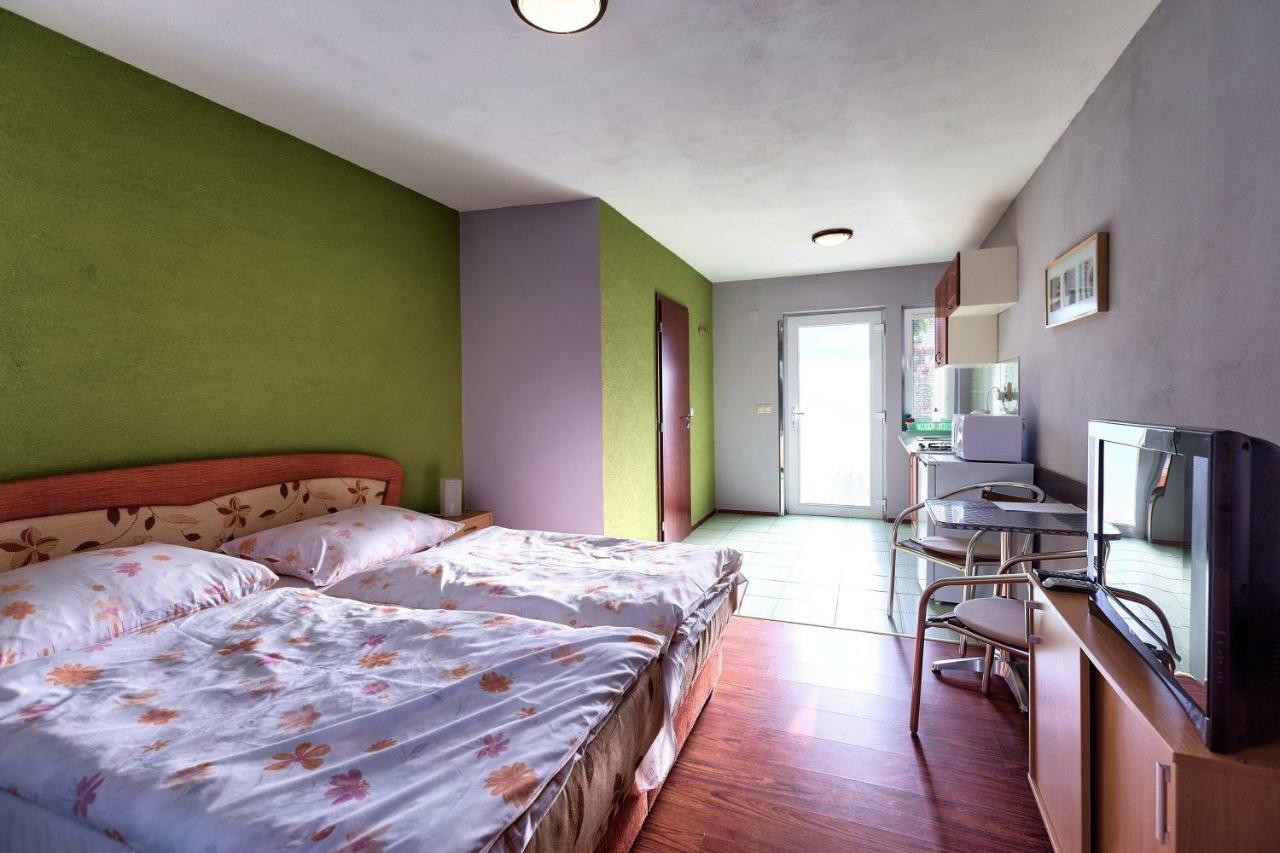 Отель Apartmanovy Dom Red Подгайска Экстерьер фото