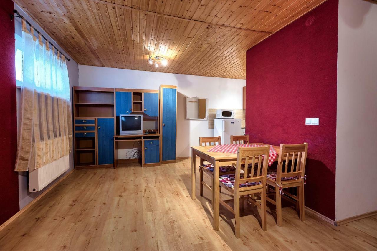 Отель Apartmanovy Dom Red Подгайска Экстерьер фото