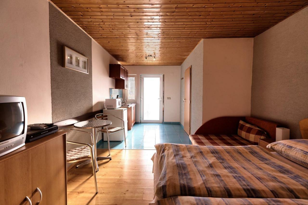 Отель Apartmanovy Dom Red Подгайска Экстерьер фото