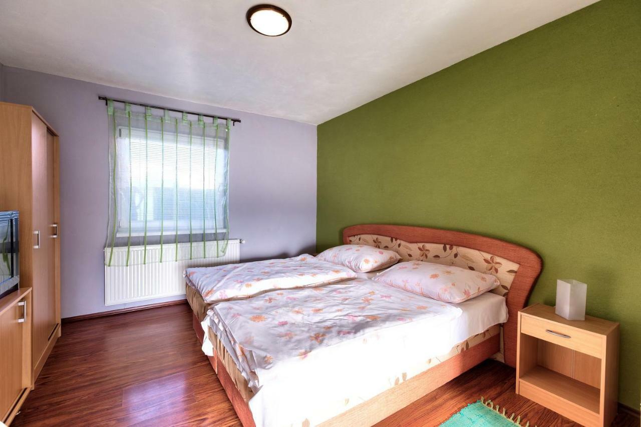 Отель Apartmanovy Dom Red Подгайска Экстерьер фото