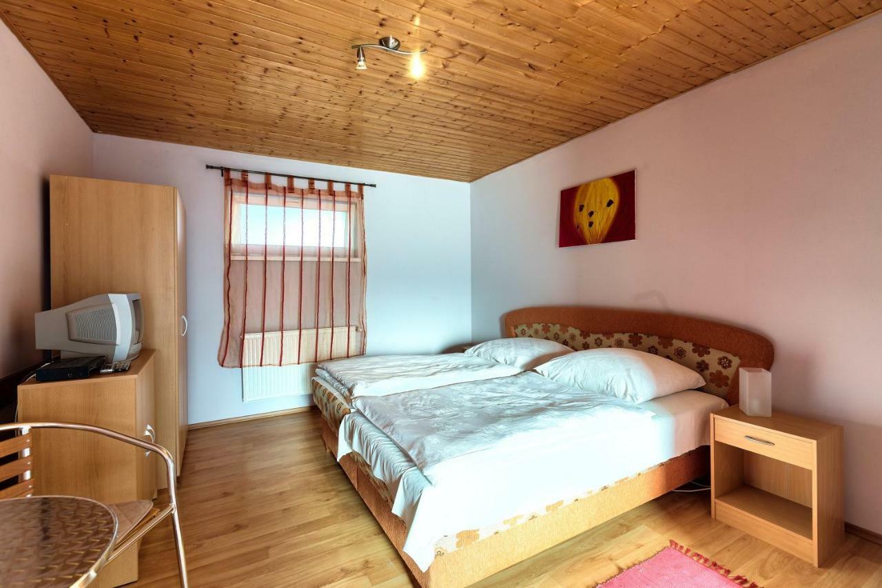 Отель Apartmanovy Dom Red Подгайска Экстерьер фото