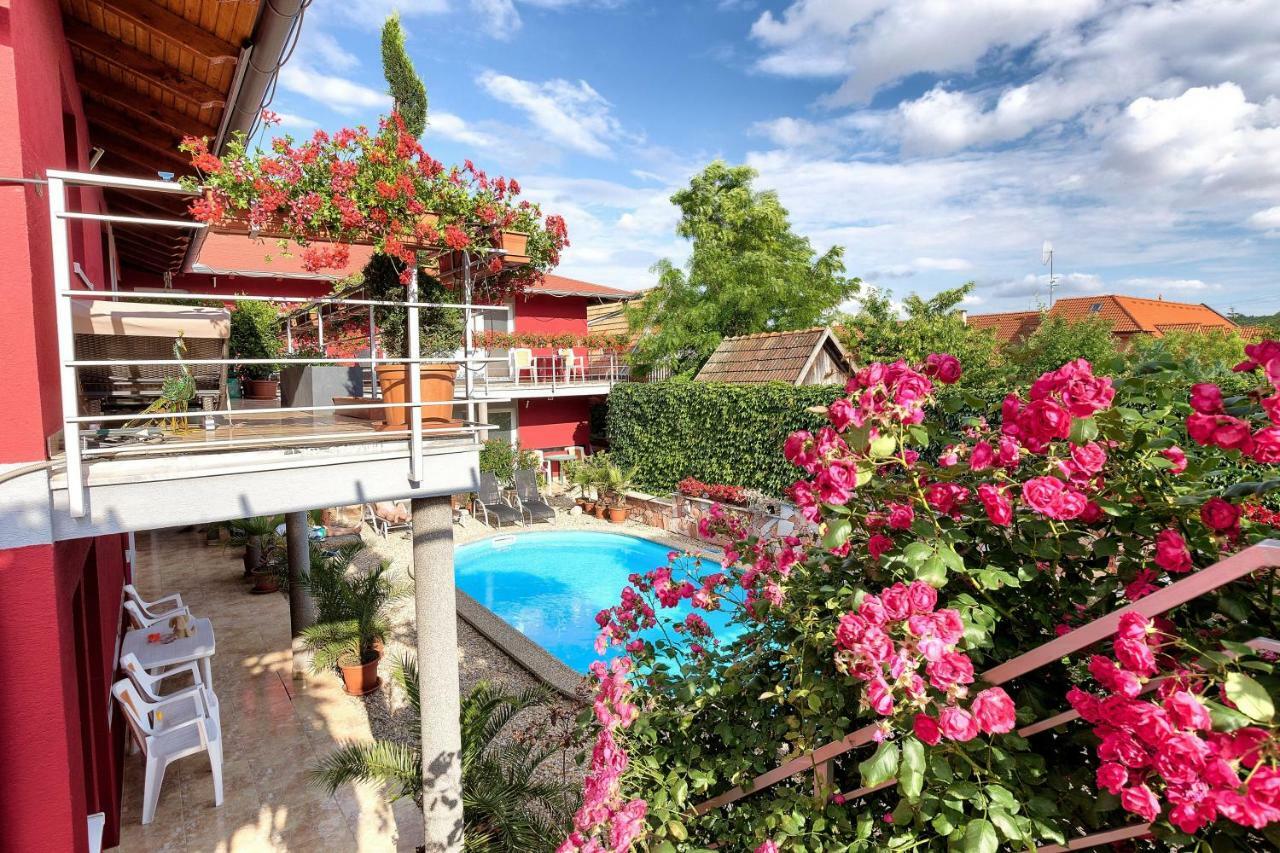 Отель Apartmanovy Dom Red Подгайска Экстерьер фото