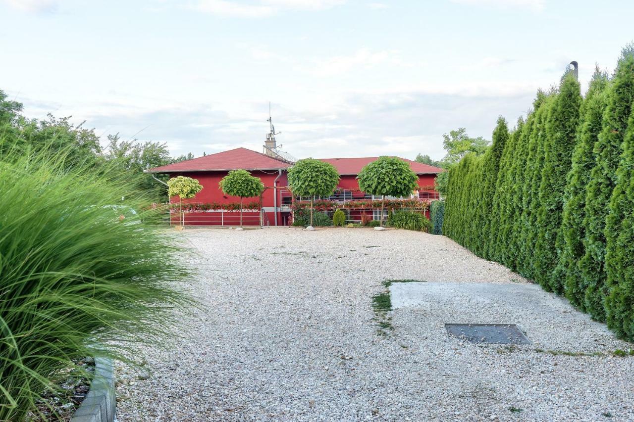 Отель Apartmanovy Dom Red Подгайска Экстерьер фото