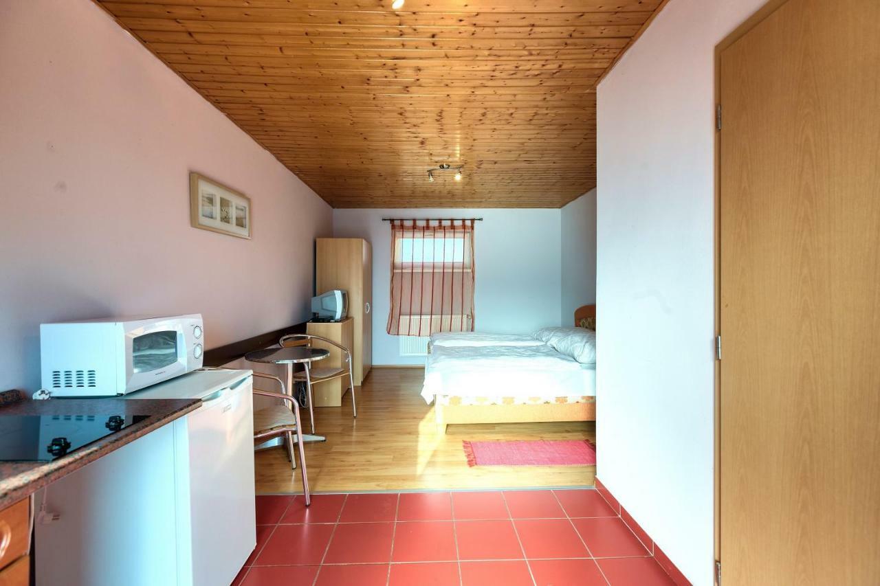 Отель Apartmanovy Dom Red Подгайска Экстерьер фото