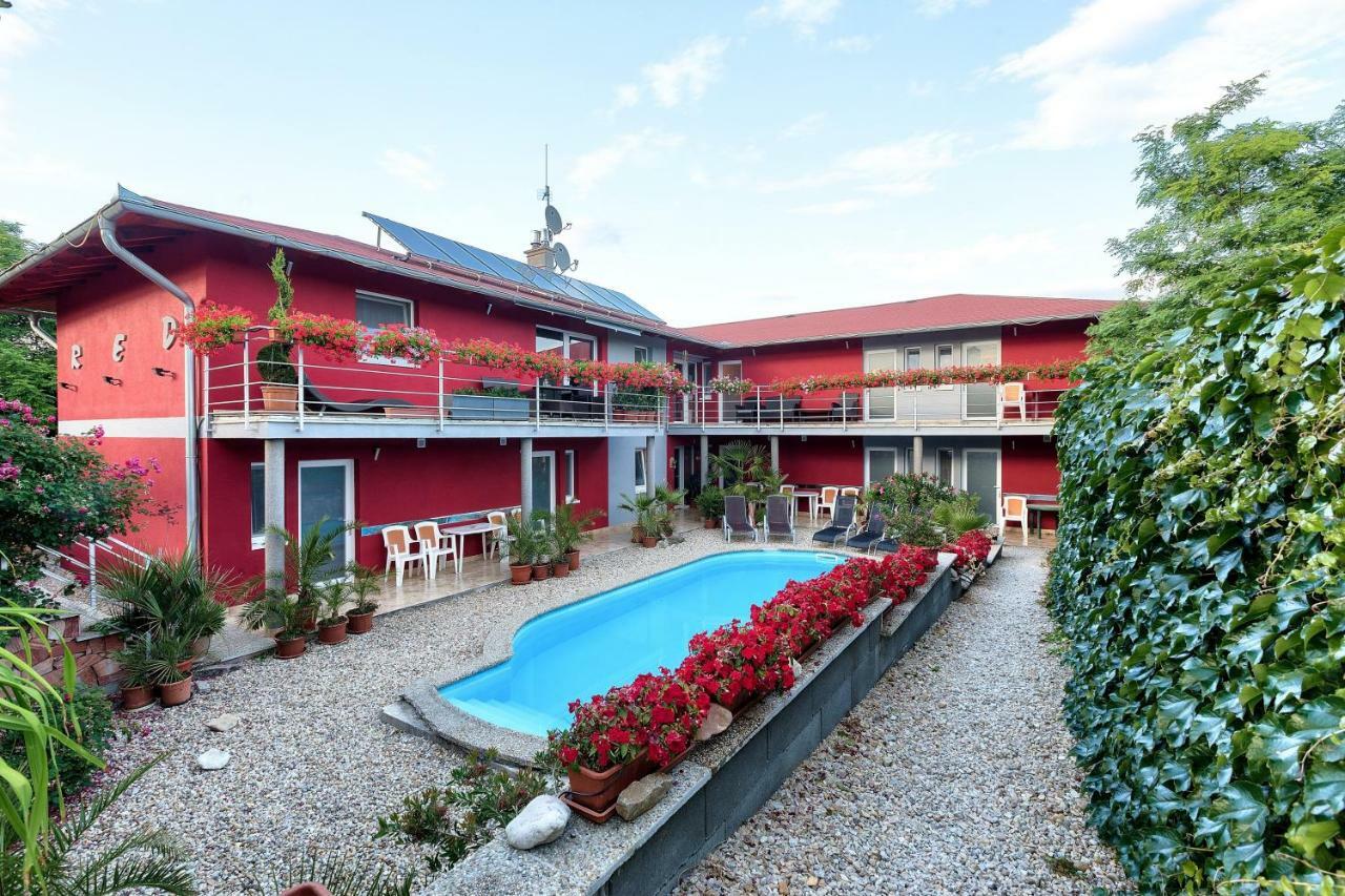 Отель Apartmanovy Dom Red Подгайска Экстерьер фото