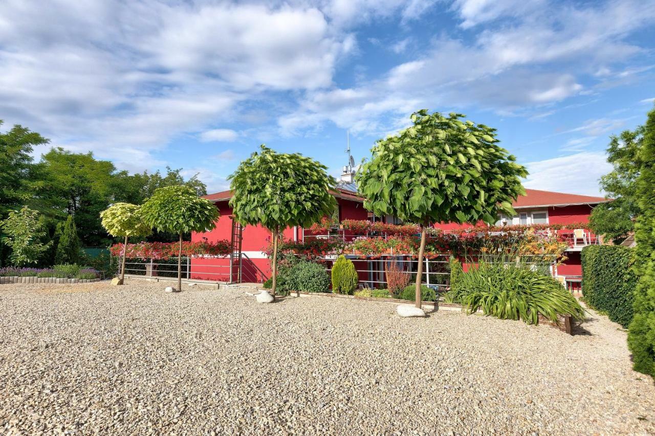 Отель Apartmanovy Dom Red Подгайска Экстерьер фото