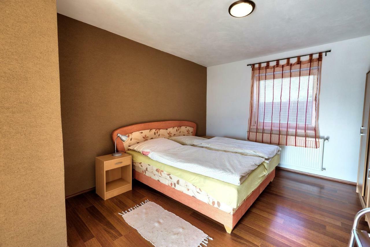 Отель Apartmanovy Dom Red Подгайска Экстерьер фото