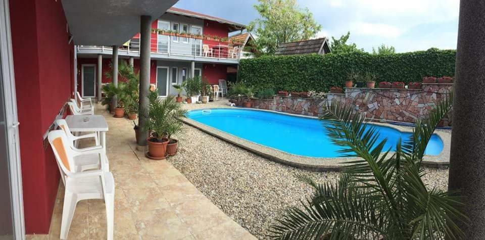 Отель Apartmanovy Dom Red Подгайска Экстерьер фото