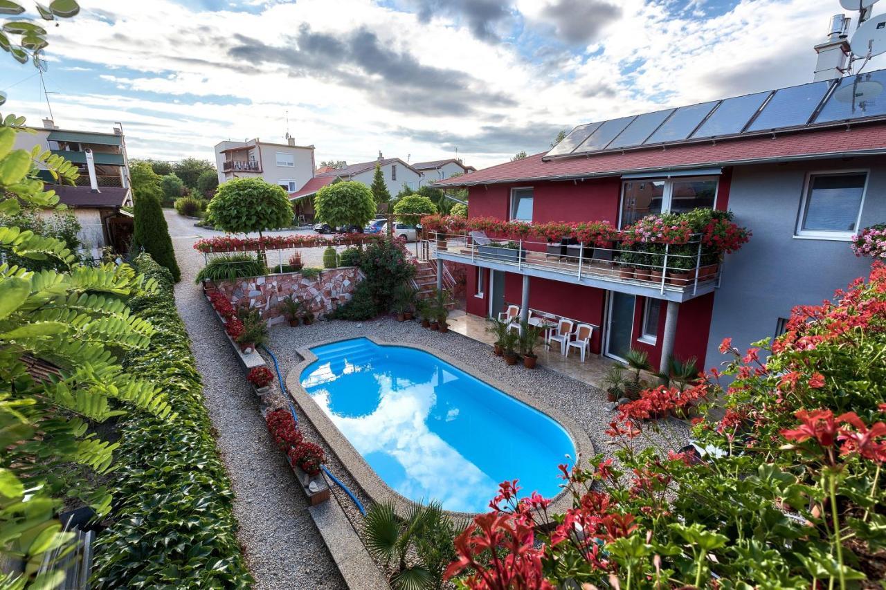Отель Apartmanovy Dom Red Подгайска Экстерьер фото